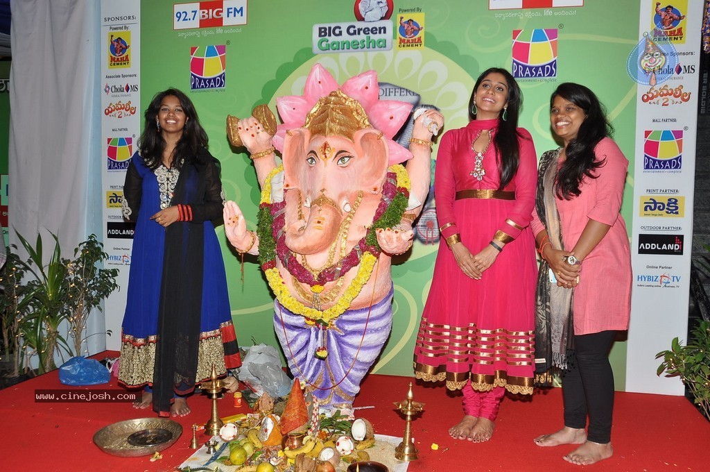 Regina at Big Green Ganesha 2014 - 56 / 108 photos