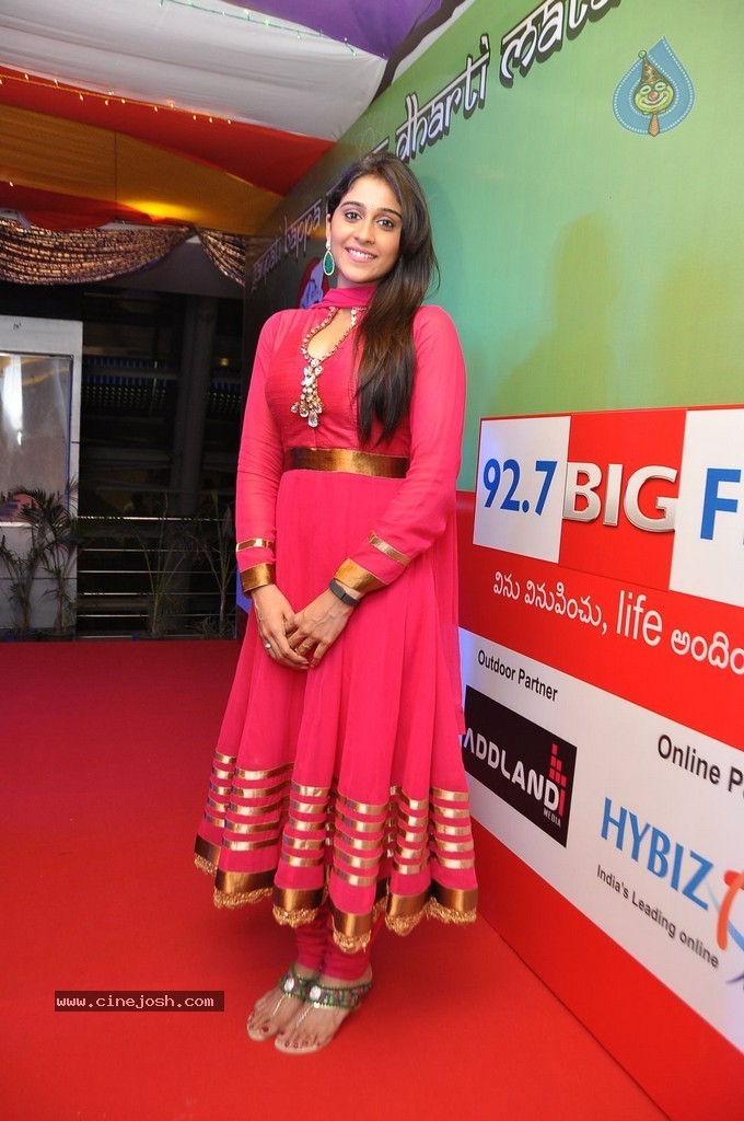 Regina at Big Green Ganesha 2014 - 81 / 108 photos