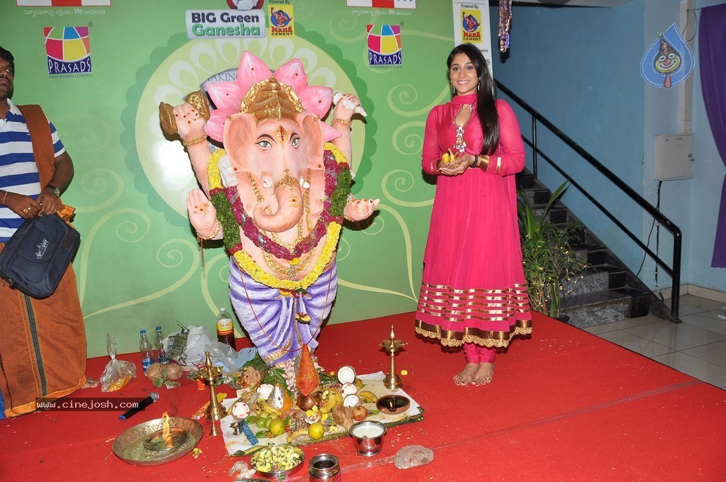 Regina at Big Green Ganesha 2014 - 92 / 108 photos