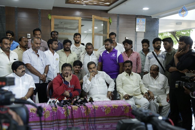 RGV Meets Vangaveeti and Devineni Families - 1 / 39 photos