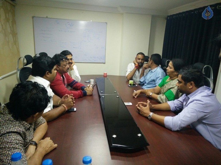 RGV Meets Vangaveeti and Devineni Families - 15 / 39 photos