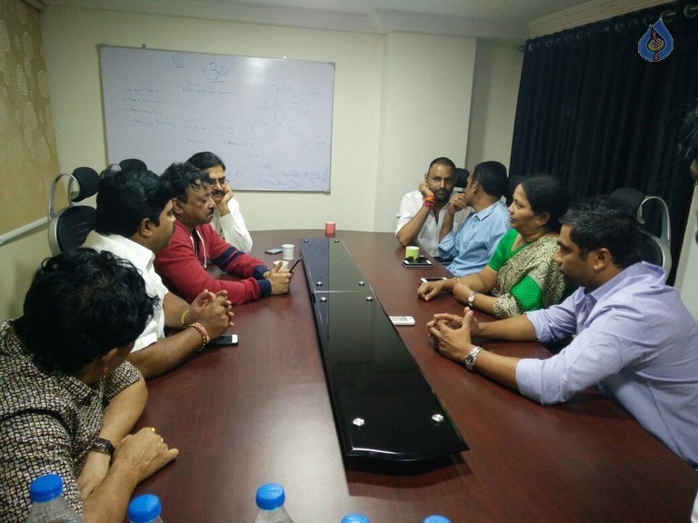 RGV Meets Vangaveeti and Devineni Families - 33 / 39 photos