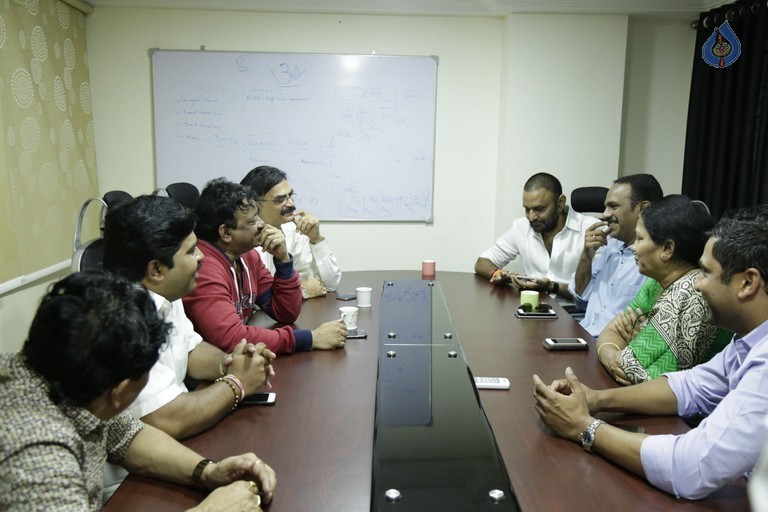 RGV Meets Vangaveeti and Devineni Families - 35 / 39 photos