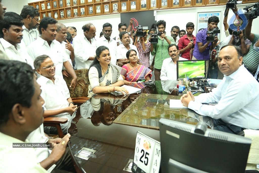 Roja Meets Southern Railway General Manager - 7 / 52 photos