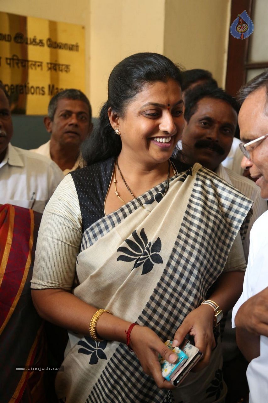 Roja Meets Southern Railway General Manager - 16 / 52 photos
