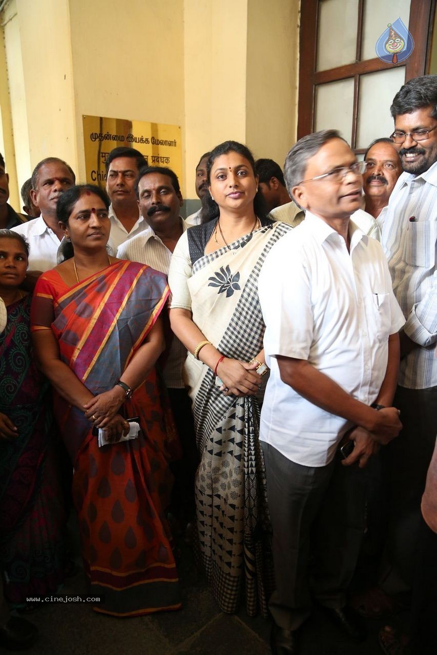 Roja Meets Southern Railway General Manager - 18 / 52 photos