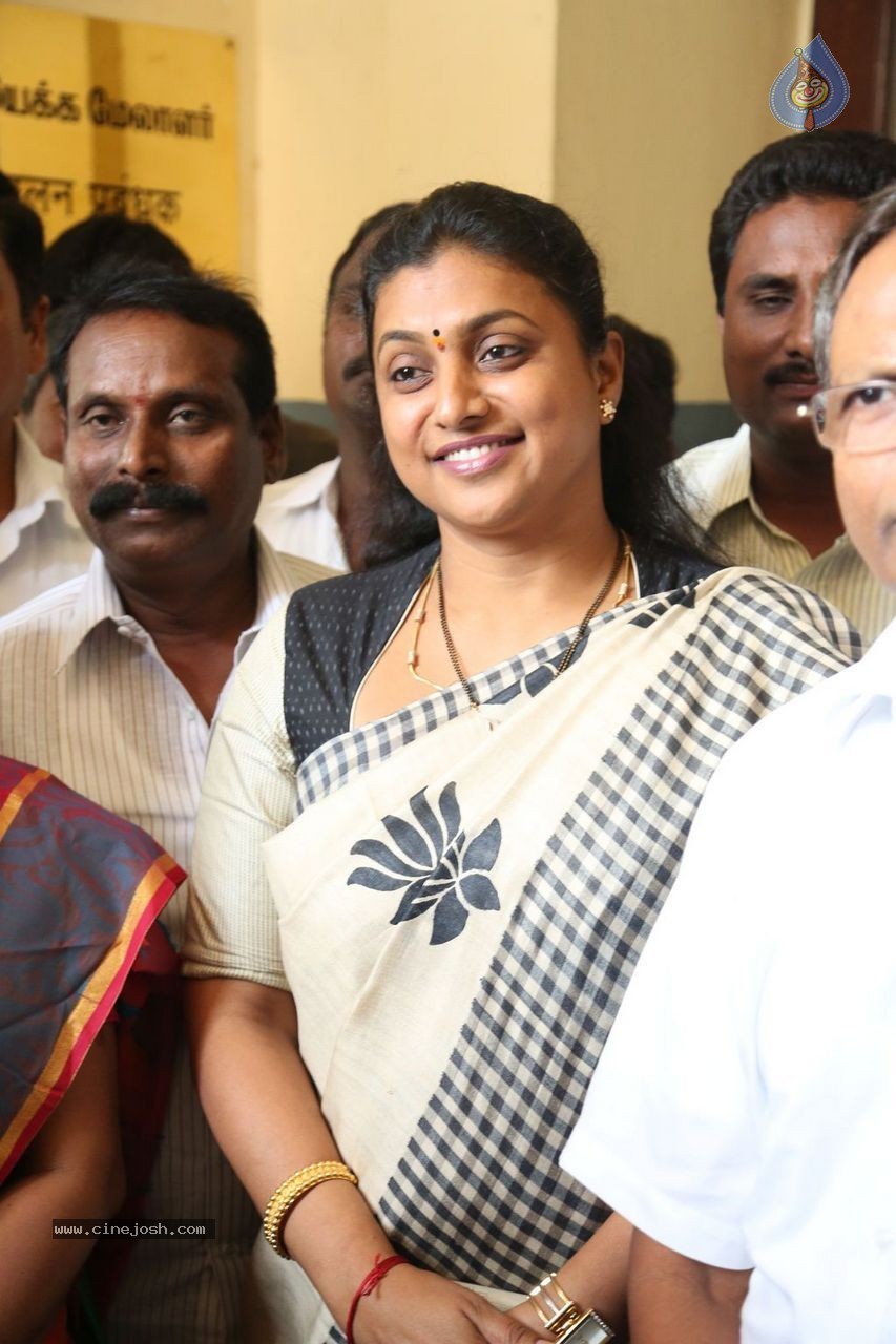 Roja Meets Southern Railway General Manager - 22 / 52 photos