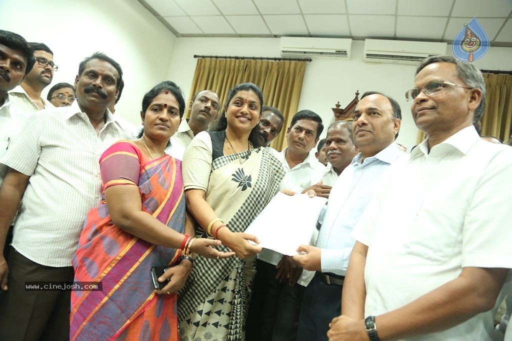 Roja Meets Southern Railway General Manager - 33 / 52 photos