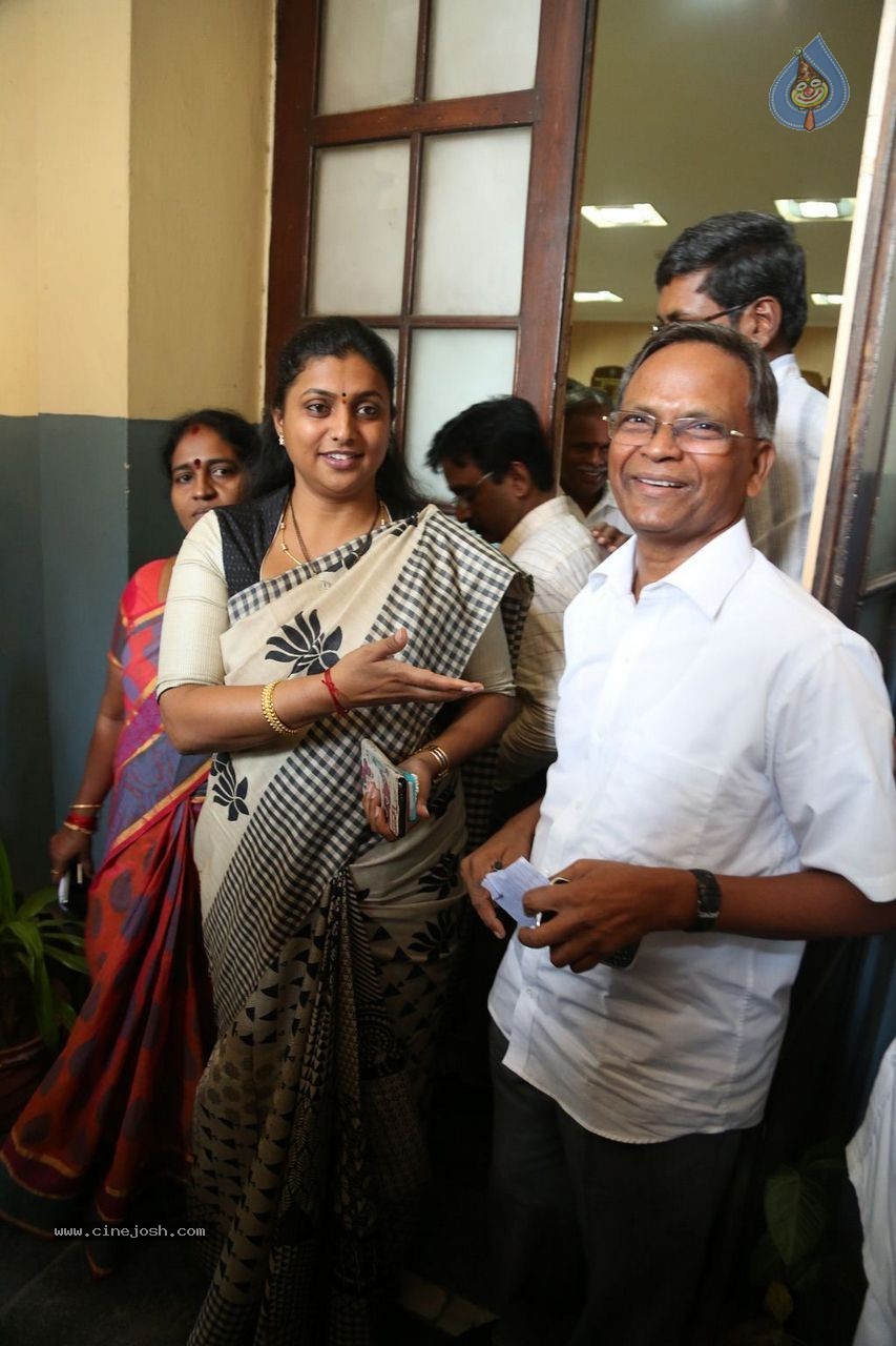 Roja Meets Southern Railway General Manager - 35 / 52 photos