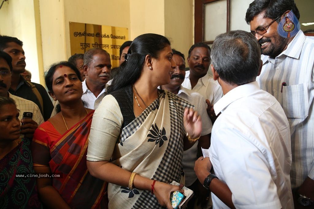 Roja Meets Southern Railway General Manager - 39 / 52 photos
