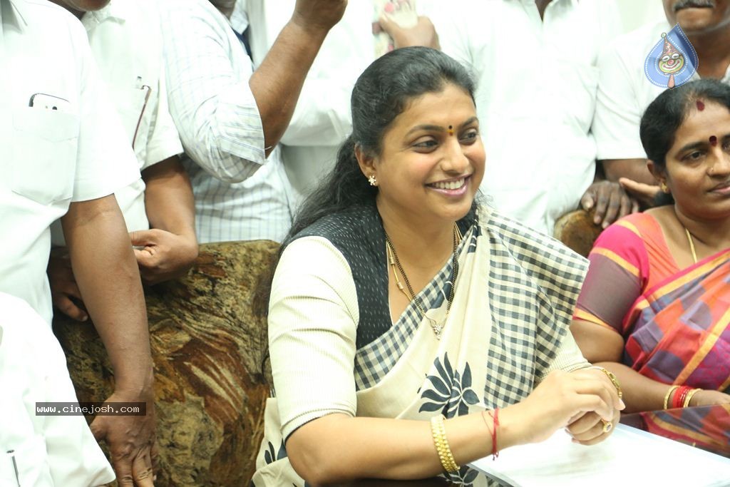 Roja Meets Southern Railway General Manager - 43 / 52 photos
