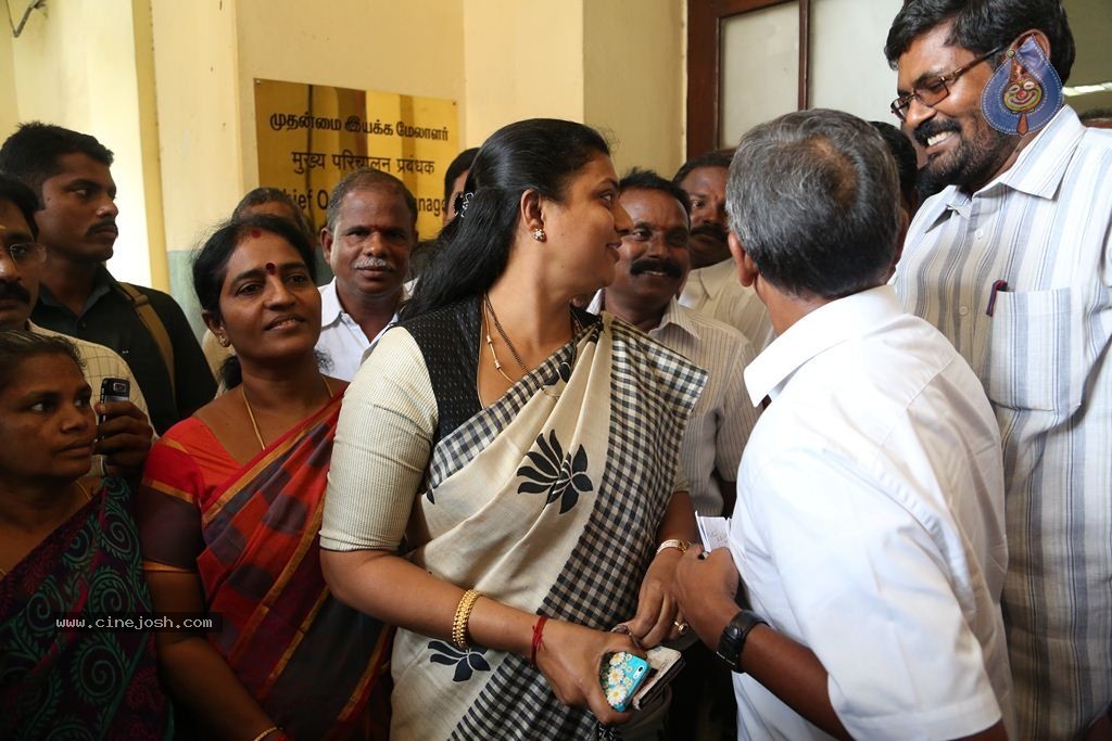 Roja Meets Southern Railway General Manager - 49 / 52 photos