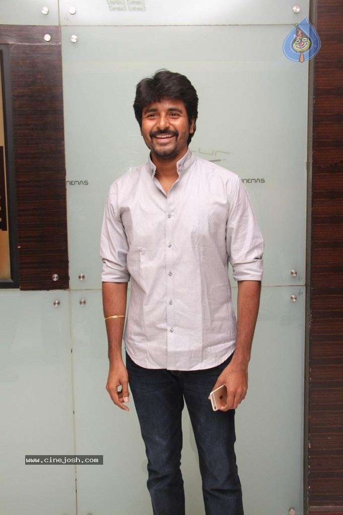 Romeo Juliet Tamil Movie Premiere Show - 9 / 50 photos