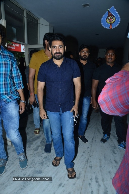 Roshagadu Movie Team At Sri Mayuri Theatre - 5 / 20 photos