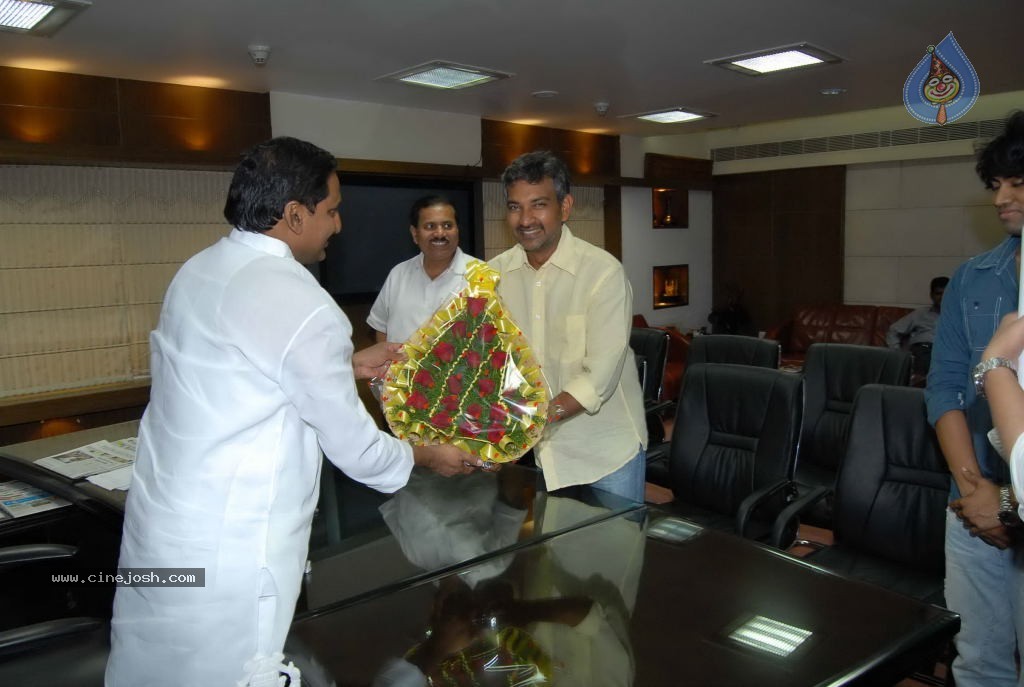 S.S Rajamouli and Vaada Team Meets CM - 7 / 14 photos