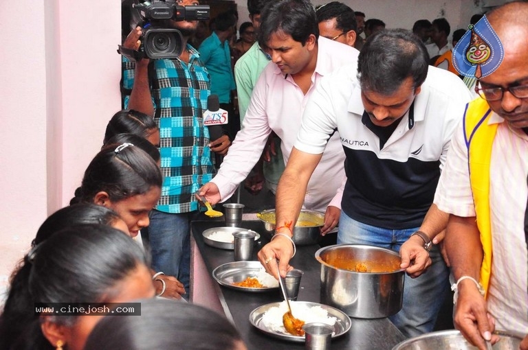Saakshyam Movie Success Tour at Nalgonda - 2 / 32 photos
