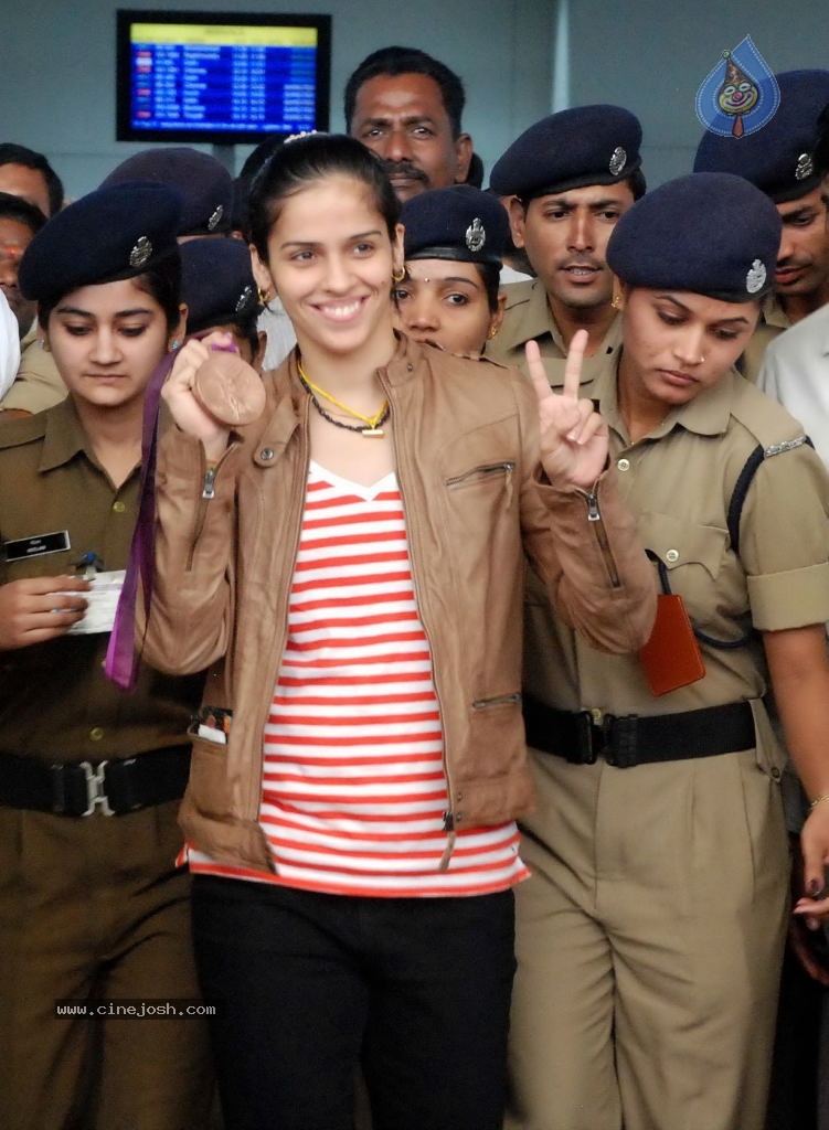 Saina Returns Home With Olympic Medal - 4 / 10 photos