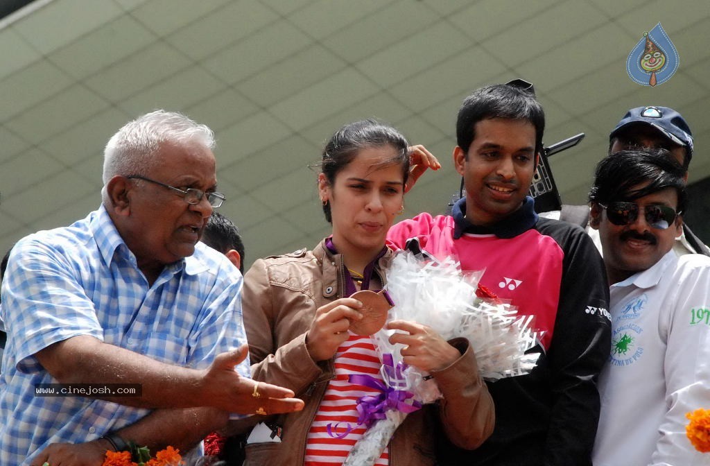 Saina Returns Home With Olympic Medal - 9 / 10 photos