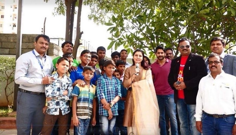 Samantha And Naga Chaitanya At Valmiki Foundation - 4 / 4 photos