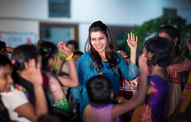 Samantha Celebrates Diwali at Pratyusha Foundation  - 16 / 33 photos