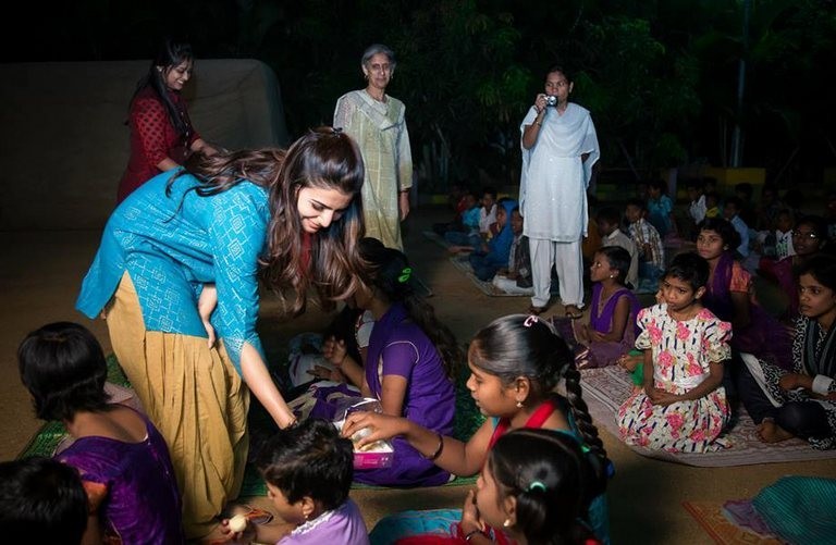 Samantha Celebrates Diwali at Pratyusha Foundation  - 25 / 33 photos