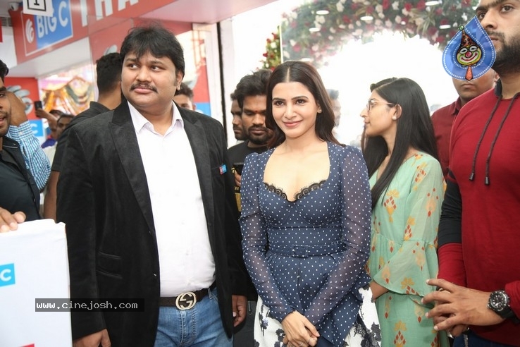 Samantha Launch One Plus Mobile At Big C - 2 / 19 photos