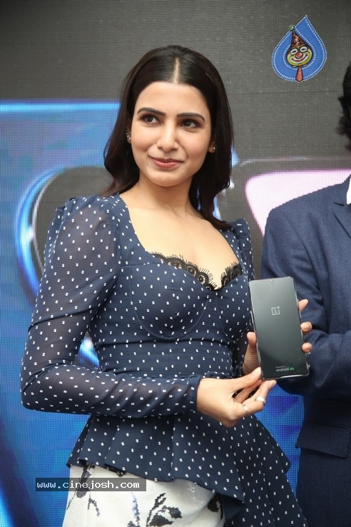 Samantha Launch One Plus Mobile At Big C - 3 / 19 photos