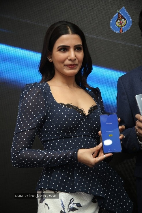 Samantha Launch One Plus Mobile At Big C - 4 / 19 photos