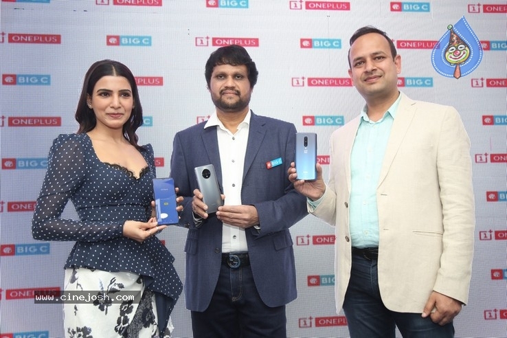 Samantha Launch One Plus Mobile At Big C - 10 / 19 photos