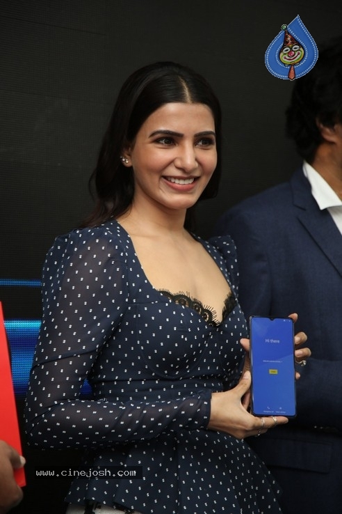 Samantha Launch One Plus Mobile At Big C - 11 / 19 photos
