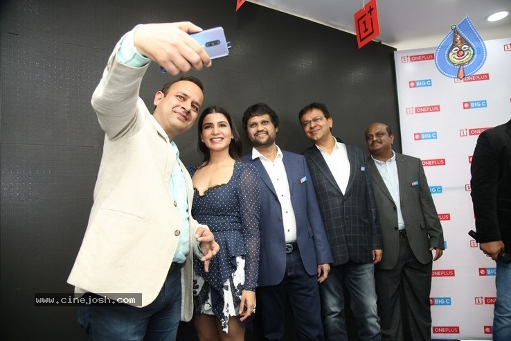 Samantha Launch One Plus Mobile At Big C - 14 / 19 photos