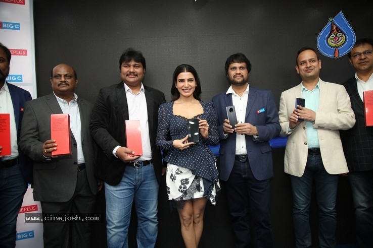 Samantha Launch One Plus Mobile At Big C - 16 / 19 photos