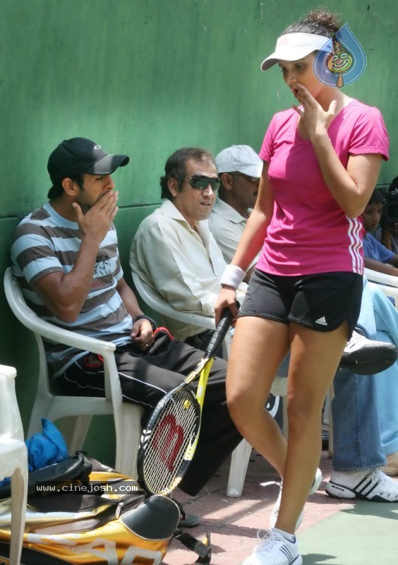 Sania Mirza n Shoaib Malik at LB Stadium - 9 / 15 photos