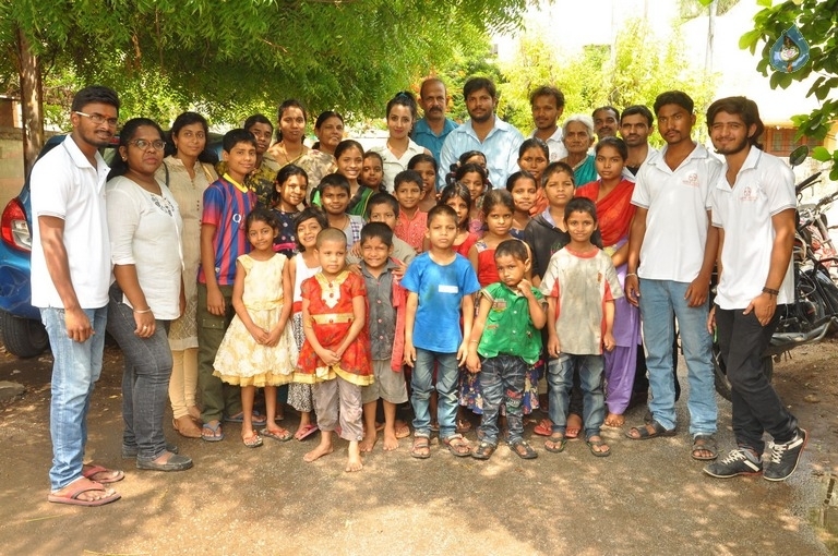 Sanjjanaa Visits Serve Needy Voluntary Organization - 12 / 41 photos