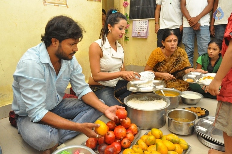 Sanjjanaa Visits Serve Needy Voluntary Organization - 30 / 41 photos