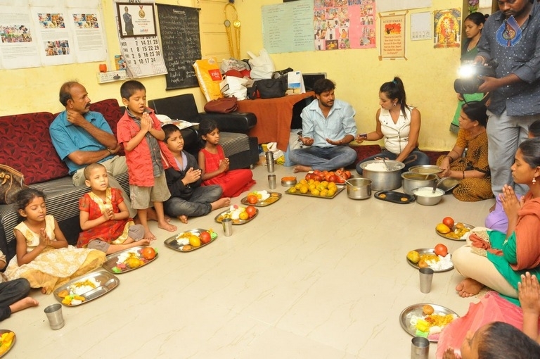 Sanjjanaa Visits Serve Needy Voluntary Organization - 33 / 41 photos
