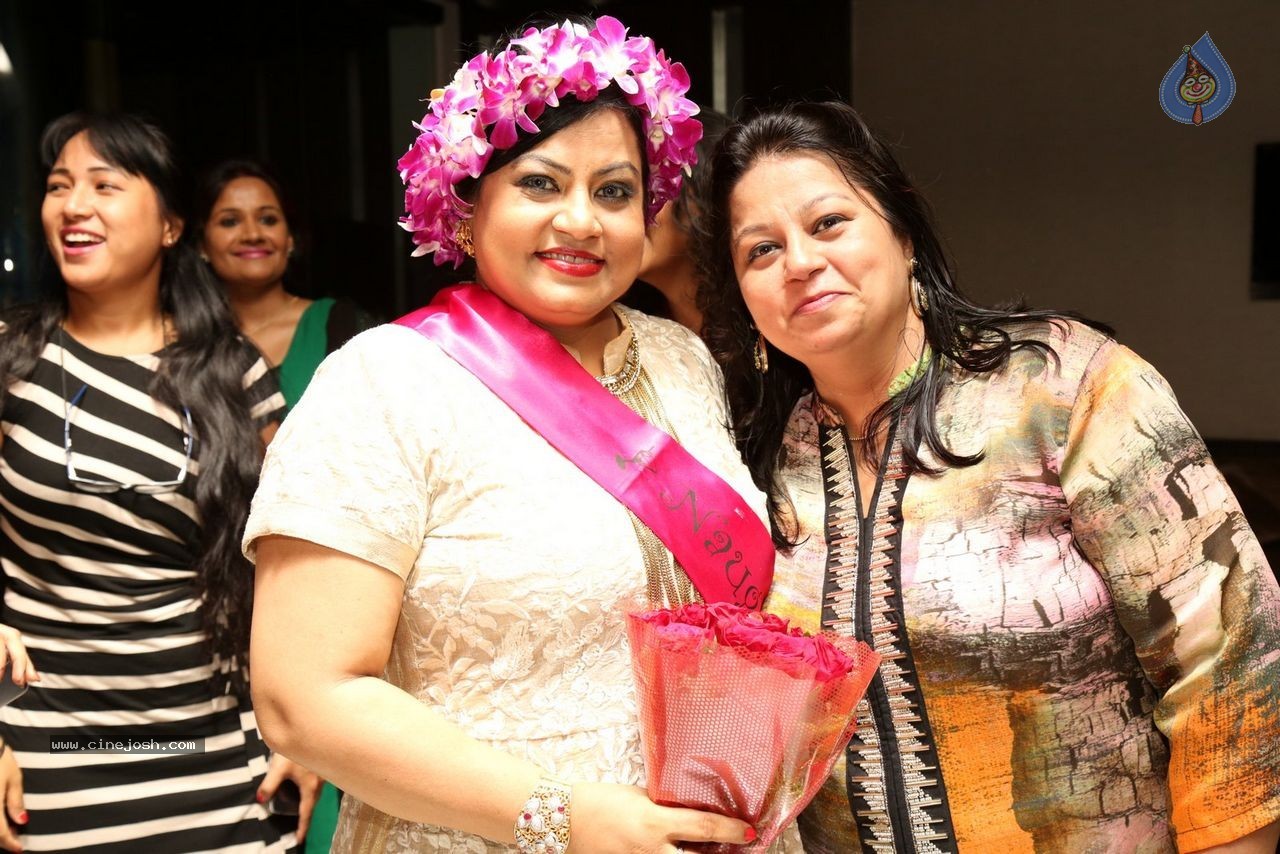 Sashi Nahata 25th Wedding Anniversary - 68 / 128 photos