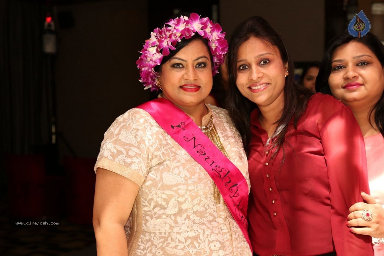 Sashi Nahata 25th Wedding Anniversary - 82 / 128 photos