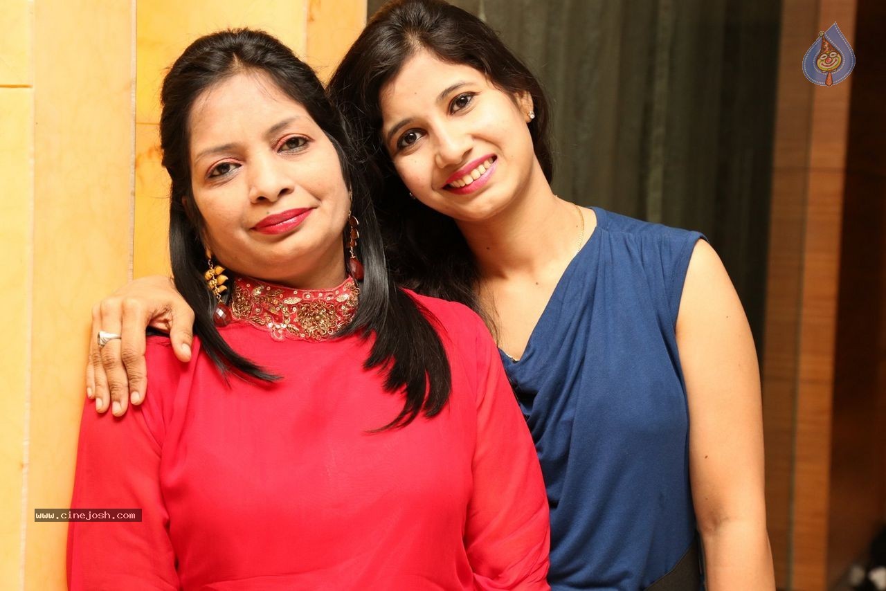 Sashi Nahata 25th Wedding Anniversary - 88 / 128 photos