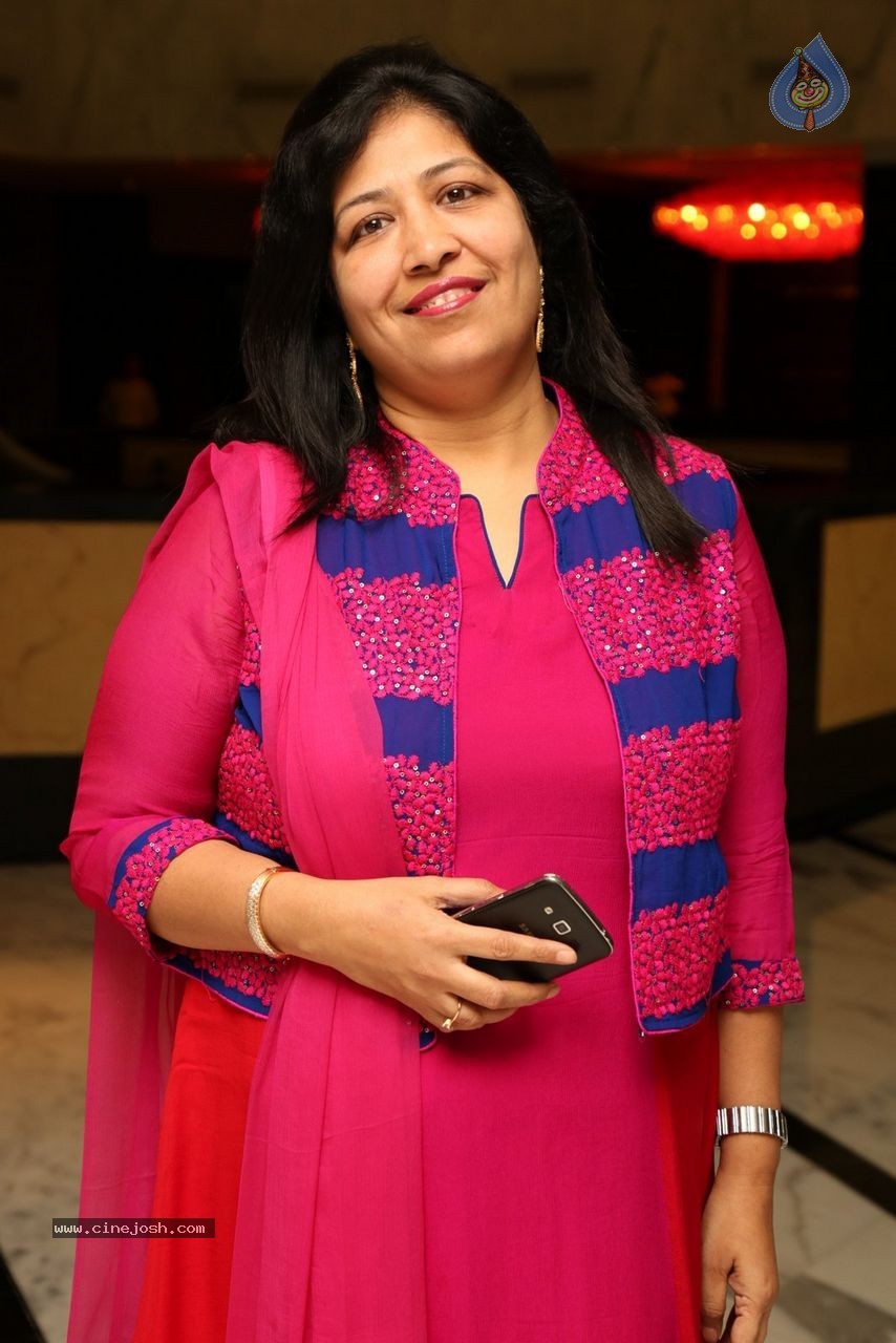 Sashi Nahata 25th Wedding Anniversary - 93 / 128 photos