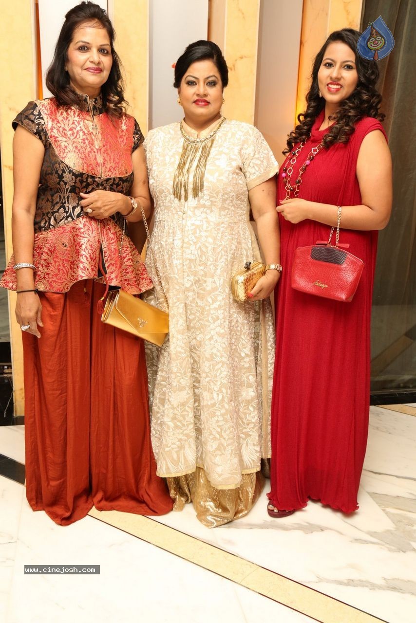 Sashi Nahata 25th Wedding Anniversary - 95 / 128 photos
