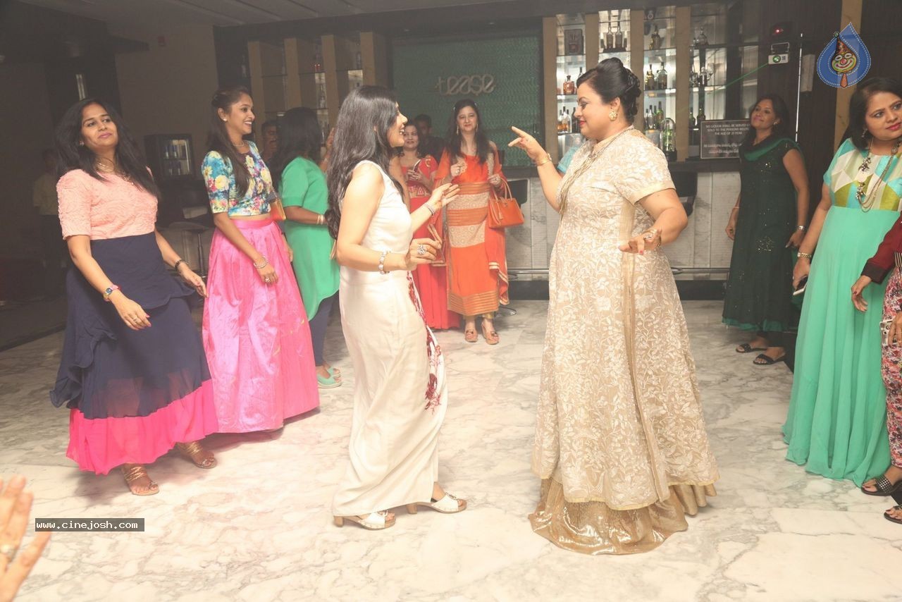 Sashi Nahata 25th Wedding Anniversary - 105 / 128 photos
