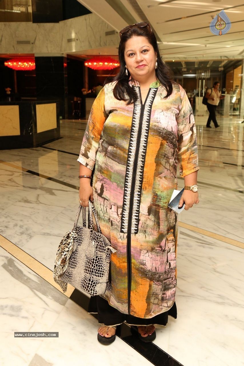 Sashi Nahata 25th Wedding Anniversary - 124 / 128 photos