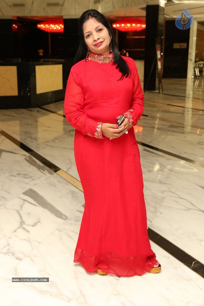 Sashi Nahata 25th Wedding Anniversary - 126 / 128 photos