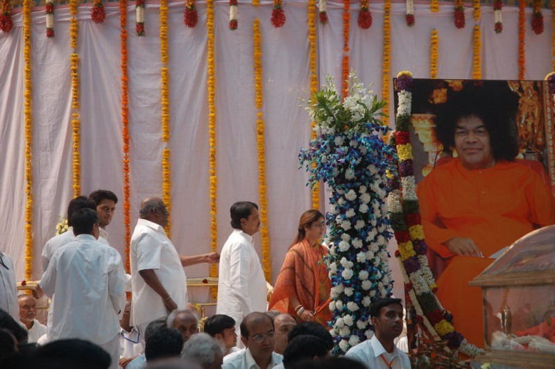 Sathya Sai Baba Condolences Photos - 12 / 109 photos