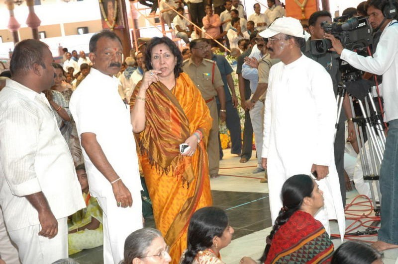 Sathya Sai Baba Condolences Photos - 17 / 109 photos