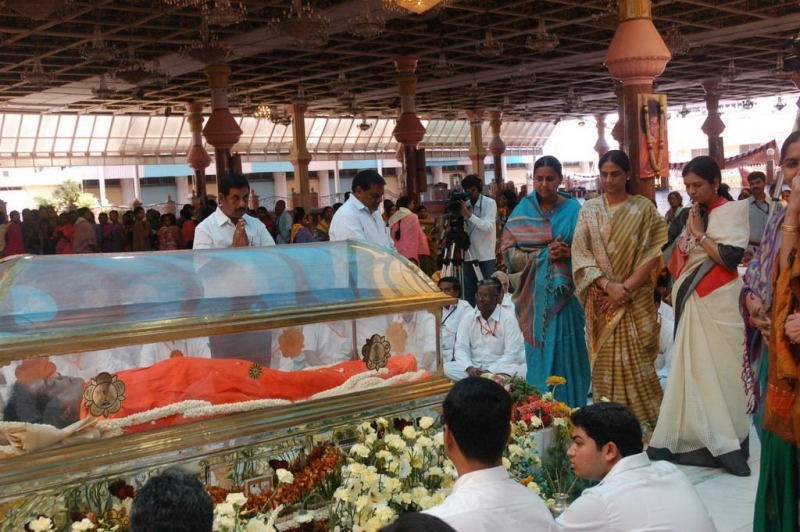 Sathya Sai Baba Condolences Photos - 22 / 109 photos