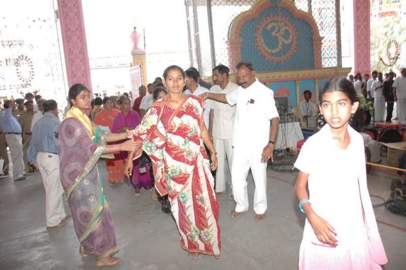 Sathya Sai Baba Condolences Photos - 38 / 109 photos