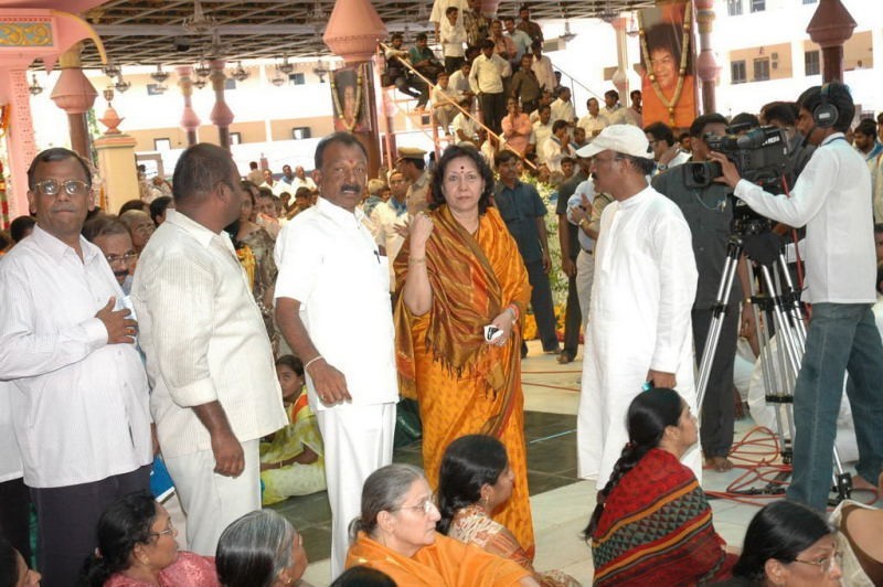 Sathya Sai Baba Condolences Photos - 46 / 109 photos