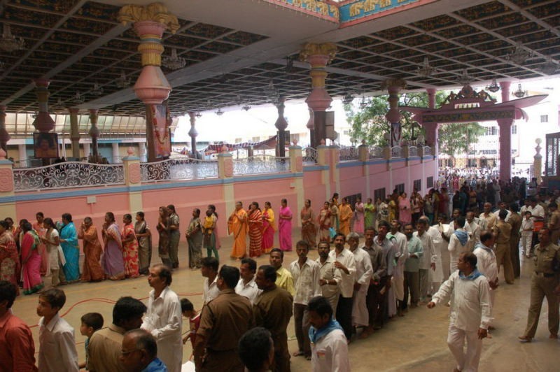 Sathya Sai Baba Condolences Photos - 52 / 109 photos